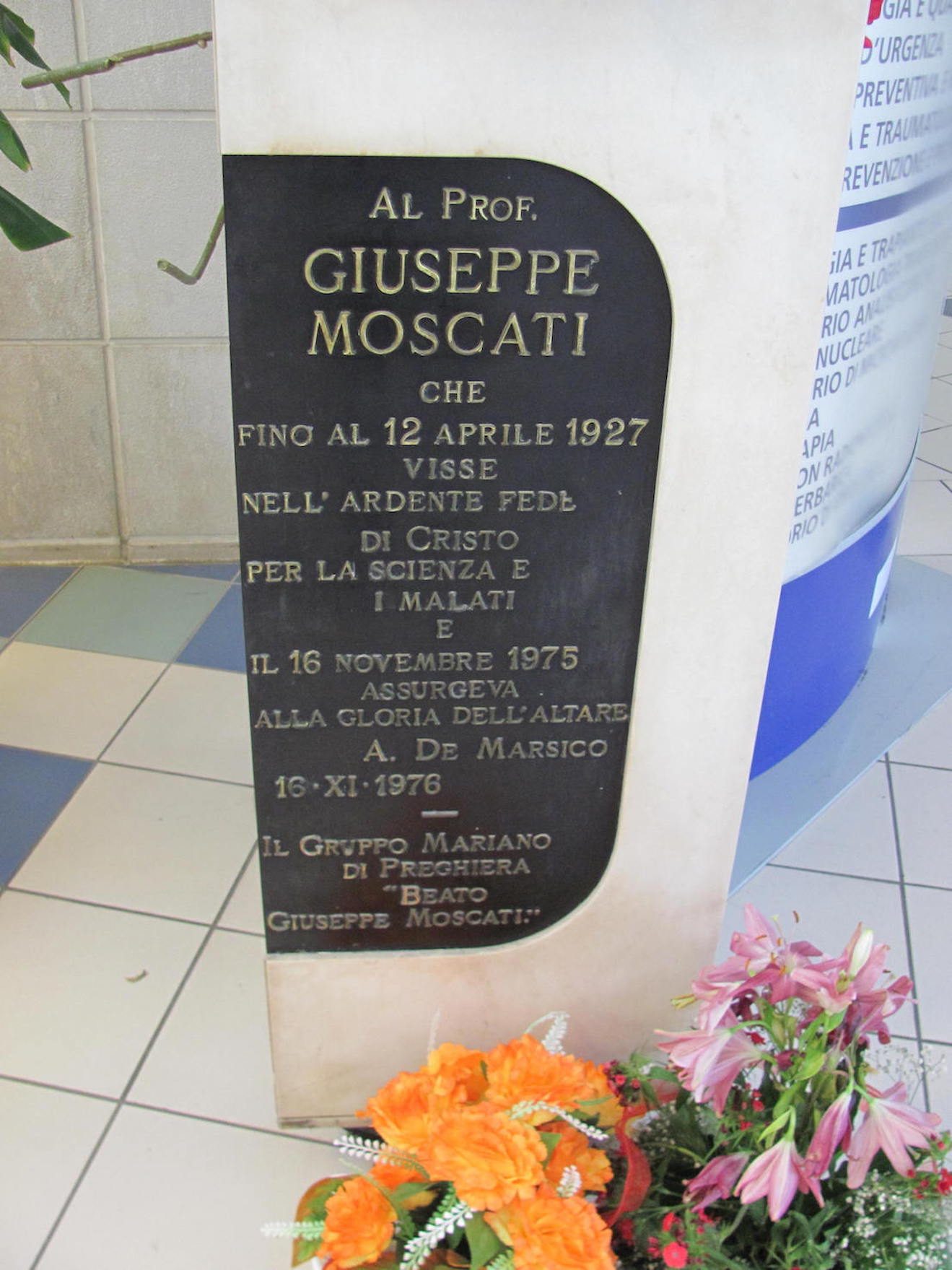 Giuseppe%20Moscati%27s%20bust%20in%20Avellino1.JPG